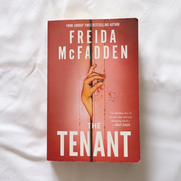 The Tenant by Freida‎ McFadden | Thriller | Suspense | Fiction | Paperback - Picture 1 of 3